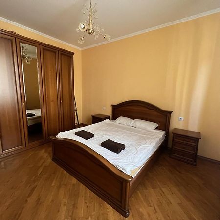 Central House Львів Екстер'єр фото