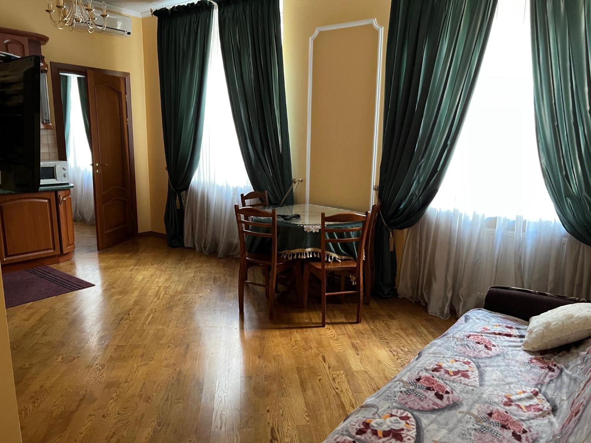 Central House Львів Екстер'єр фото